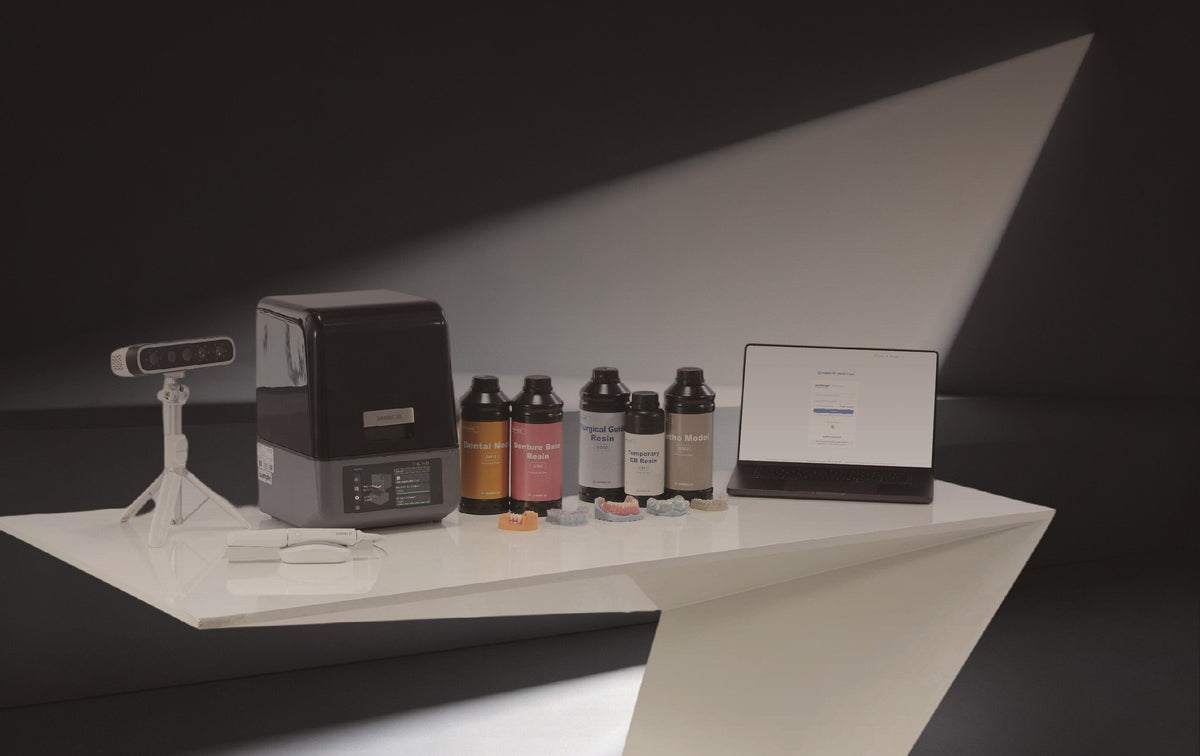 AccuFab-Aris en un flujo digital con escáneres, resinas y ordenador; accesorios mostrados se venden por separado